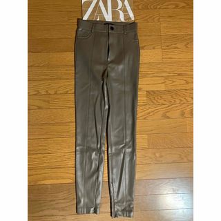 ザラ(ZARA)のZARA 今期フェイクレザーパンツ(スキニーパンツ)