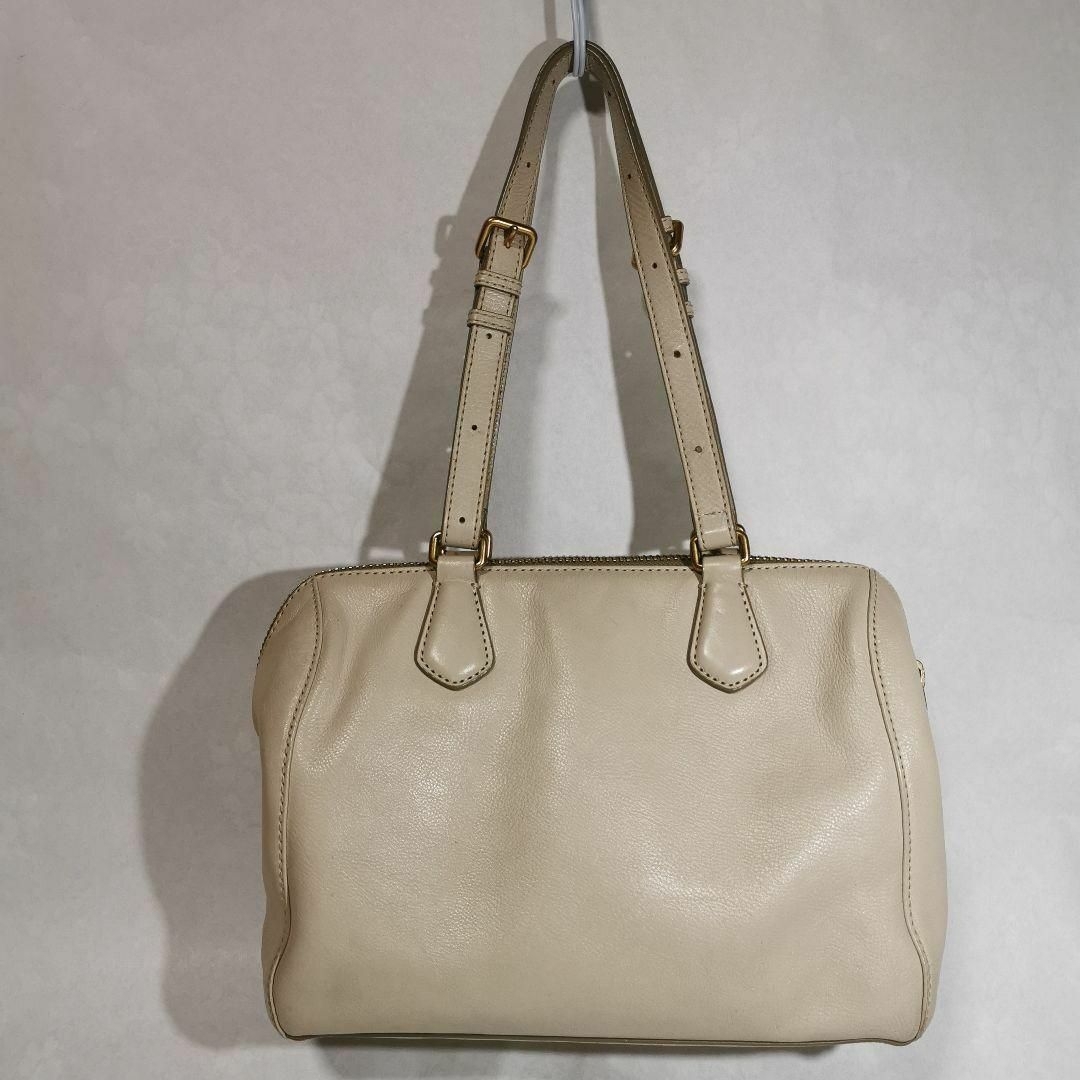 MARC BY MARC JACOBS(マークバイマークジェイコブス)のマークジェイコブス ショルダーバック アイボリー A4サイズ対応 USED美品 レディースのバッグ(ハンドバッグ)の商品写真