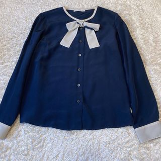 プラダ(PRADA)のPRADA シルク バイカラーボウタイブラウス ネイビー/アイボリー 42(シャツ/ブラウス(長袖/七分))