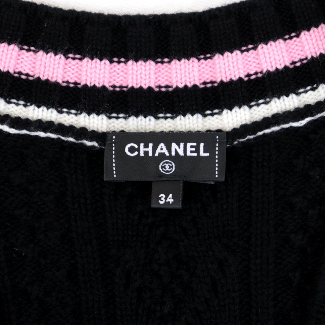 CHANEL(シャネル)の美品 シャネル 23P ニットワンピース ワンピース レディース 黒 34 カシミヤ ココマークベルト CHANEL レディースのワンピース(その他)の商品写真