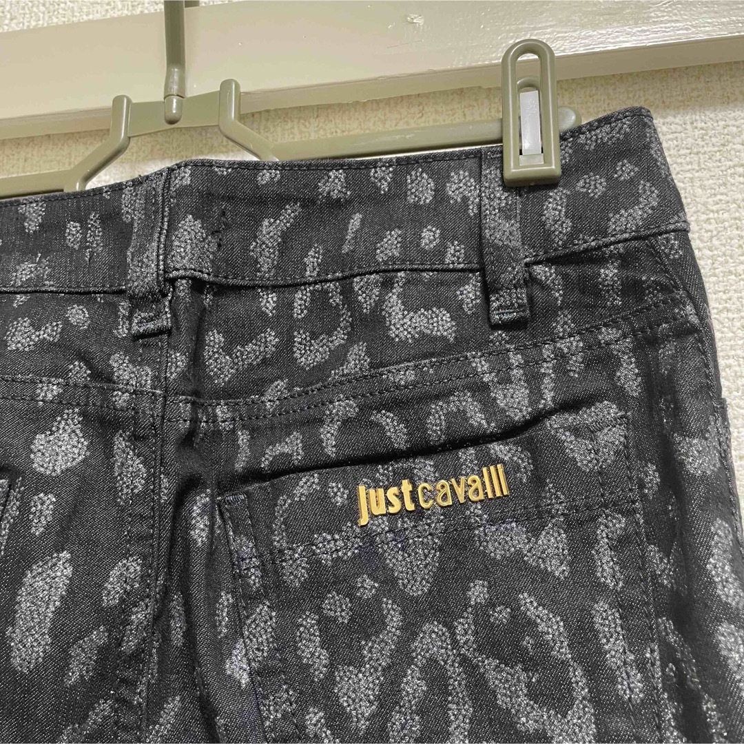 Just Cavalli(ジャストカヴァリ)のジャストカヴァリ　スキニージーンズ　レオパード　デニムパンツ レディースのパンツ(デニム/ジーンズ)の商品写真