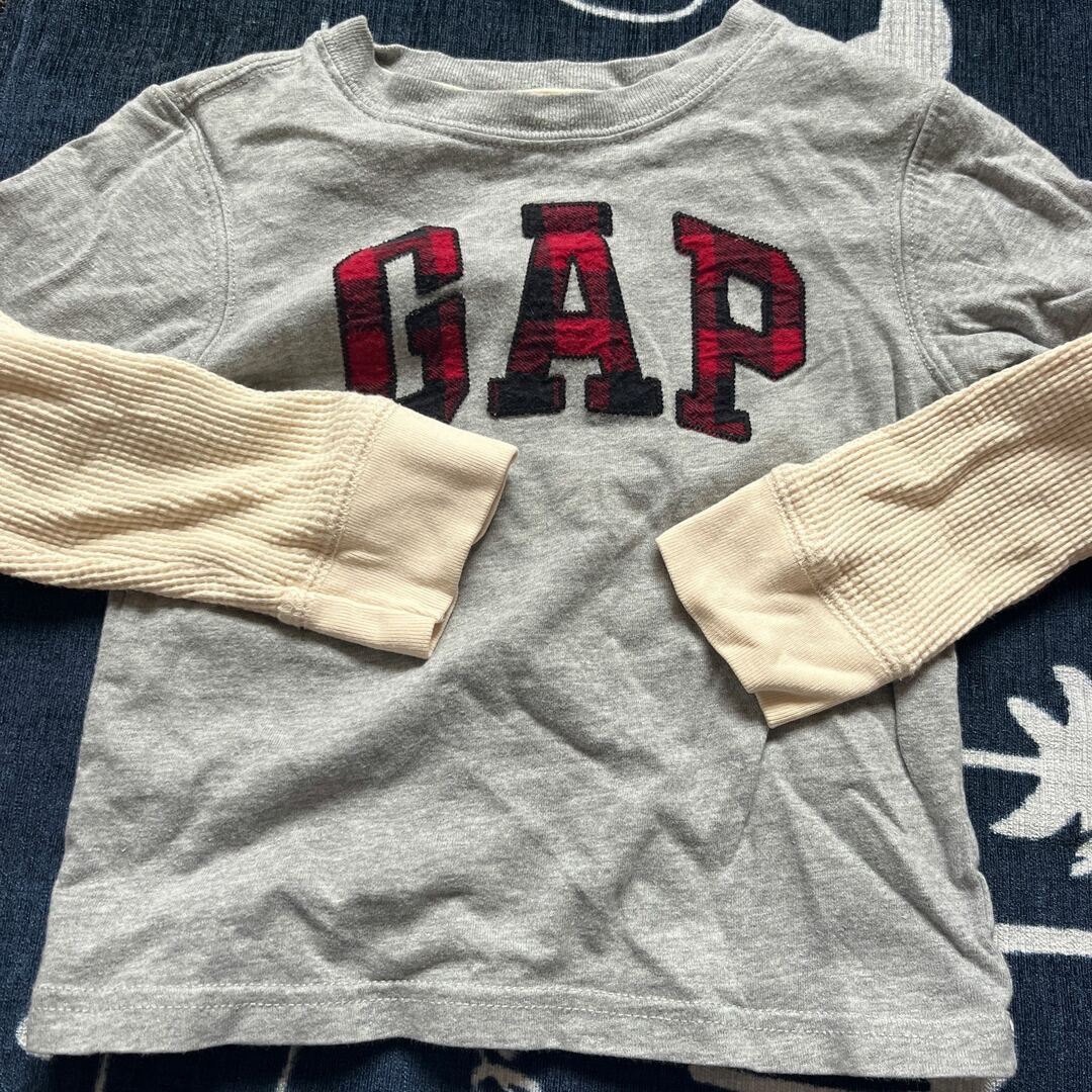 babyGAP(ベビーギャップ)のbaby GAP 95 ロンT 長袖 キッズ/ベビー/マタニティのキッズ服男の子用(90cm~)(Tシャツ/カットソー)の商品写真