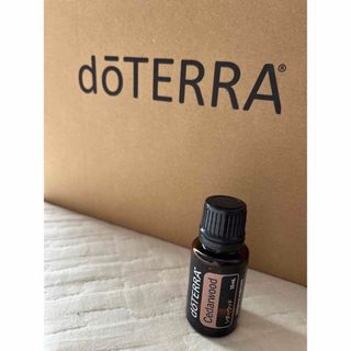 ドテラ(doTERRA)の新品未開封　ドテラ　doTERRA シダーウッド　15ml(エッセンシャルオイル（精油）)