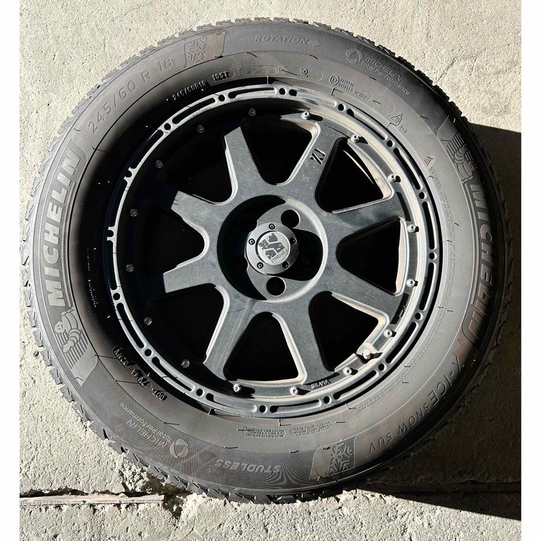 スタッドレスタイヤ 245/60R18 エクスプローラー　ミシュラン 自動車/バイクの自動車(タイヤ・ホイールセット)の商品写真