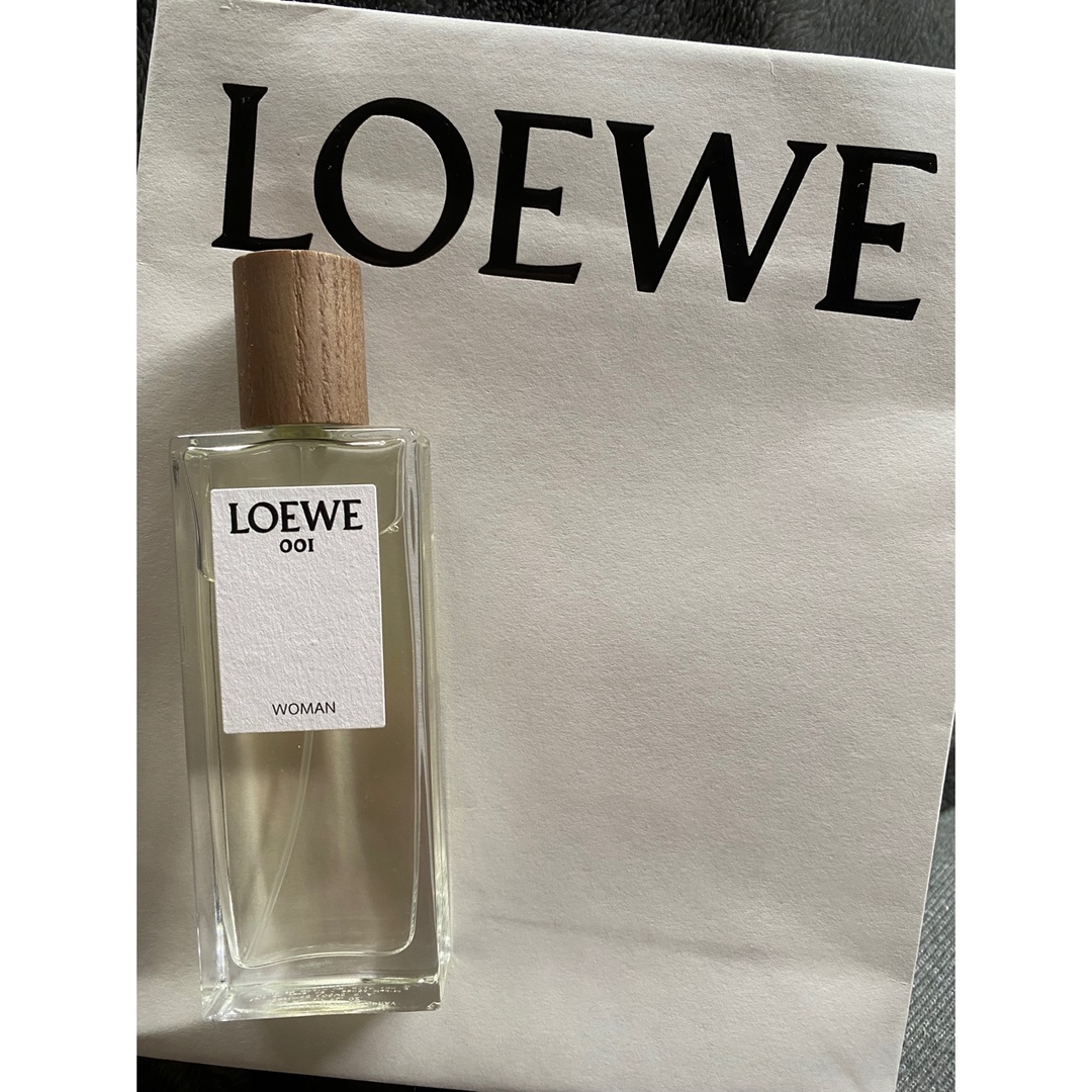 LOEWE(ロエベ)のヨンキ様専用　ロエベ　香水　001 ウーマン　極美品 コスメ/美容の香水(香水(女性用))の商品写真