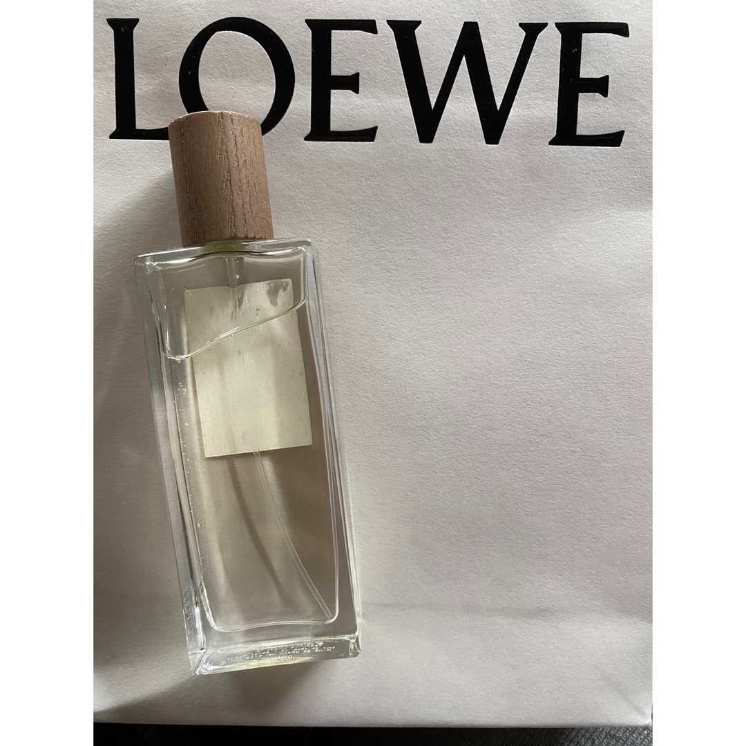 LOEWE(ロエベ)のヨンキ様専用　ロエベ　香水　001 ウーマン　極美品 コスメ/美容の香水(香水(女性用))の商品写真