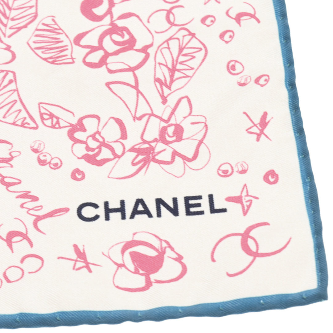 CHANEL(シャネル)のCHANEL シャネル Tricolor CC Logo Print Squere Scarf ココマーク花柄プリントスクエア大判シルクスカーフ ホワイト メンズのファッション小物(バンダナ/スカーフ)の商品写真
