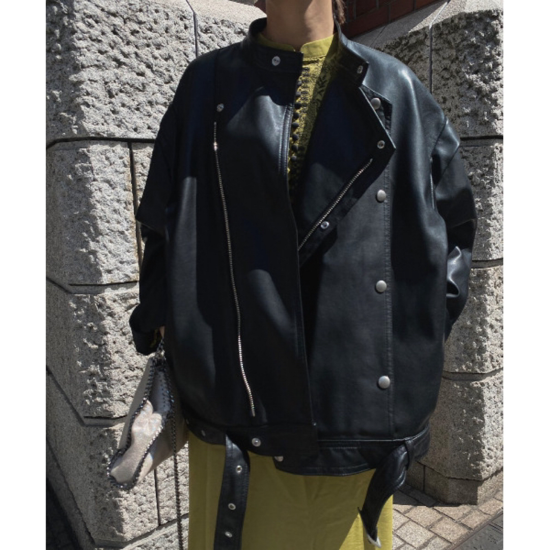 Ameri VINTAGE(アメリヴィンテージ)のAMERI🩶RETRO FAKE LEATHER JACKET 美品 レディースのジャケット/アウター(ライダースジャケット)の商品写真