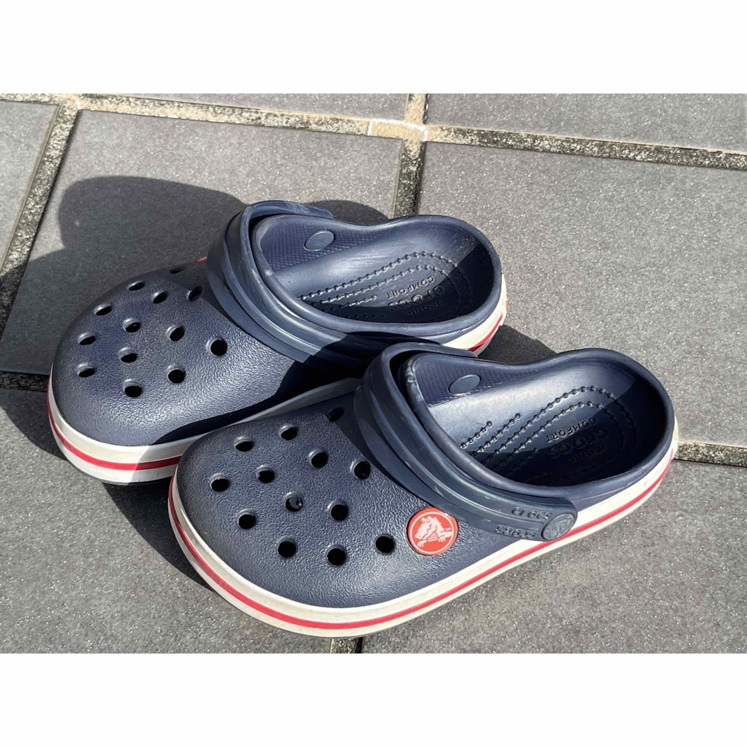 crocs(クロックス)の中古 クロックス ネイビー キッズ16.5cm キッズ/ベビー/マタニティのベビー靴/シューズ(~14cm)(サンダル)の商品写真