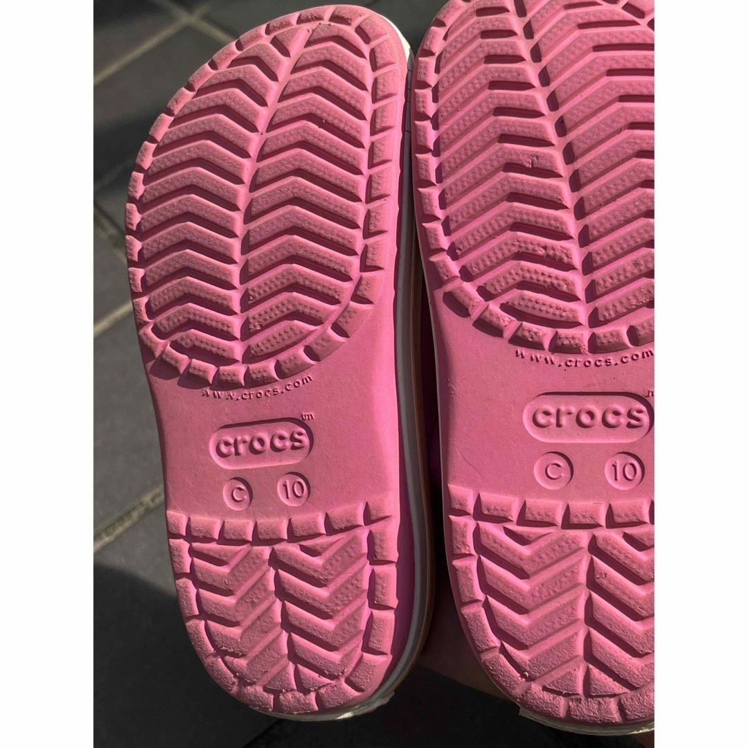 crocs(クロックス)の中古 クロックス キッズ 17.5cm ピンク キッズ/ベビー/マタニティのキッズ靴/シューズ(15cm~)(サンダル)の商品写真