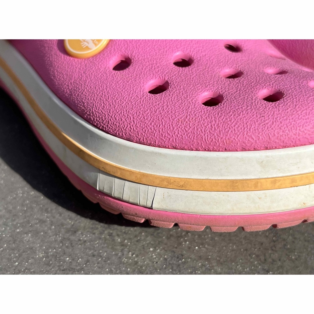 crocs(クロックス)の中古 クロックス キッズ 17.5cm ピンク キッズ/ベビー/マタニティのキッズ靴/シューズ(15cm~)(サンダル)の商品写真