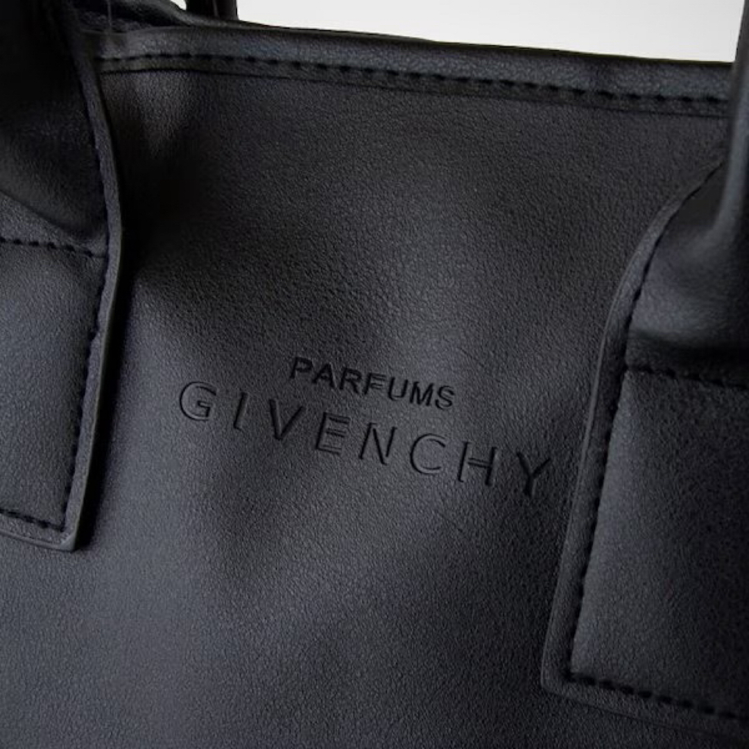GIVENCHY(ジバンシィ)のジバンシィトートバッグ　ビジネスバッグ　ノベルティ　ブラック　レディース　メンズ レディースのバッグ(トートバッグ)の商品写真