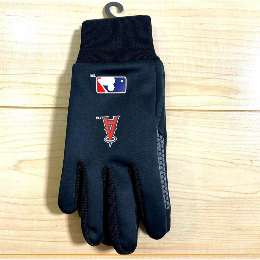 MLB(メジャーリーグベースボール)の【新品】MLB エンゼルス 手袋 すべり止めつき スマホ操作可能 ブラック メンズのファッション小物(手袋)の商品写真