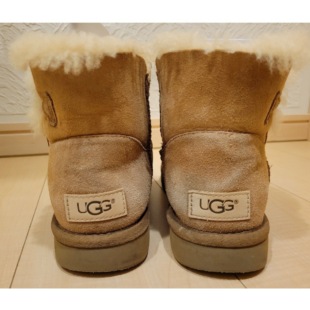 UGG AUSTRALIA(アグオーストラリア)のUGG アグ　ベイリーボタン　ショート レディースの靴/シューズ(ブーツ)の商品写真