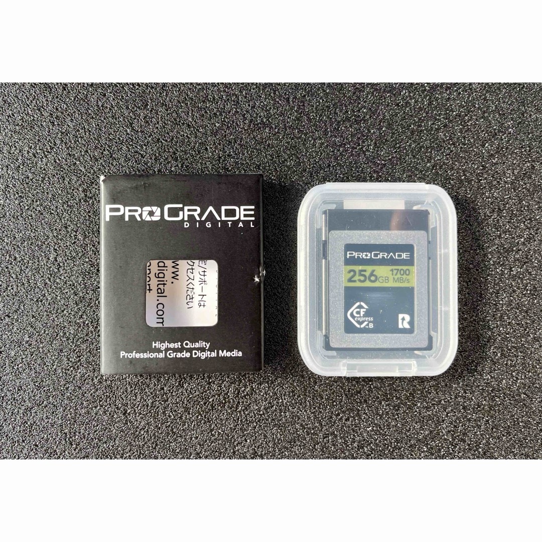 ProGrade CFexpressタイプB 256GBゴールド スマホ/家電/カメラのカメラ(ミラーレス一眼)の商品写真