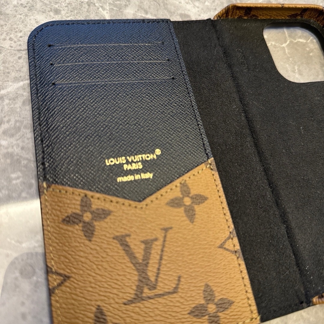 LOUIS VUITTON(ルイヴィトン)の☆LouisVUITTON iPhone15PROフォリオ☆ スマホ/家電/カメラのスマホアクセサリー(iPhoneケース)の商品写真