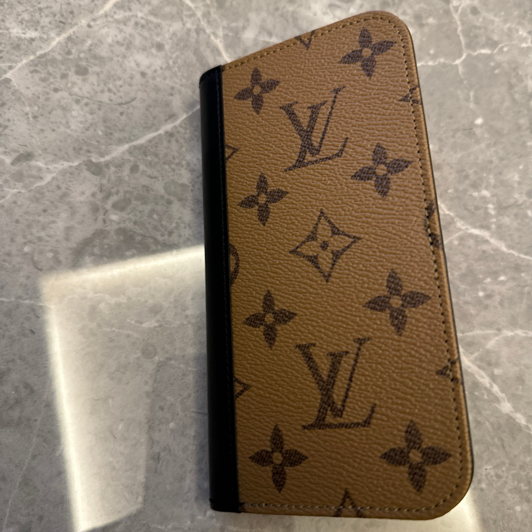 LOUIS VUITTON(ルイヴィトン)の☆LouisVUITTON iPhone15PROフォリオ☆ スマホ/家電/カメラのスマホアクセサリー(iPhoneケース)の商品写真