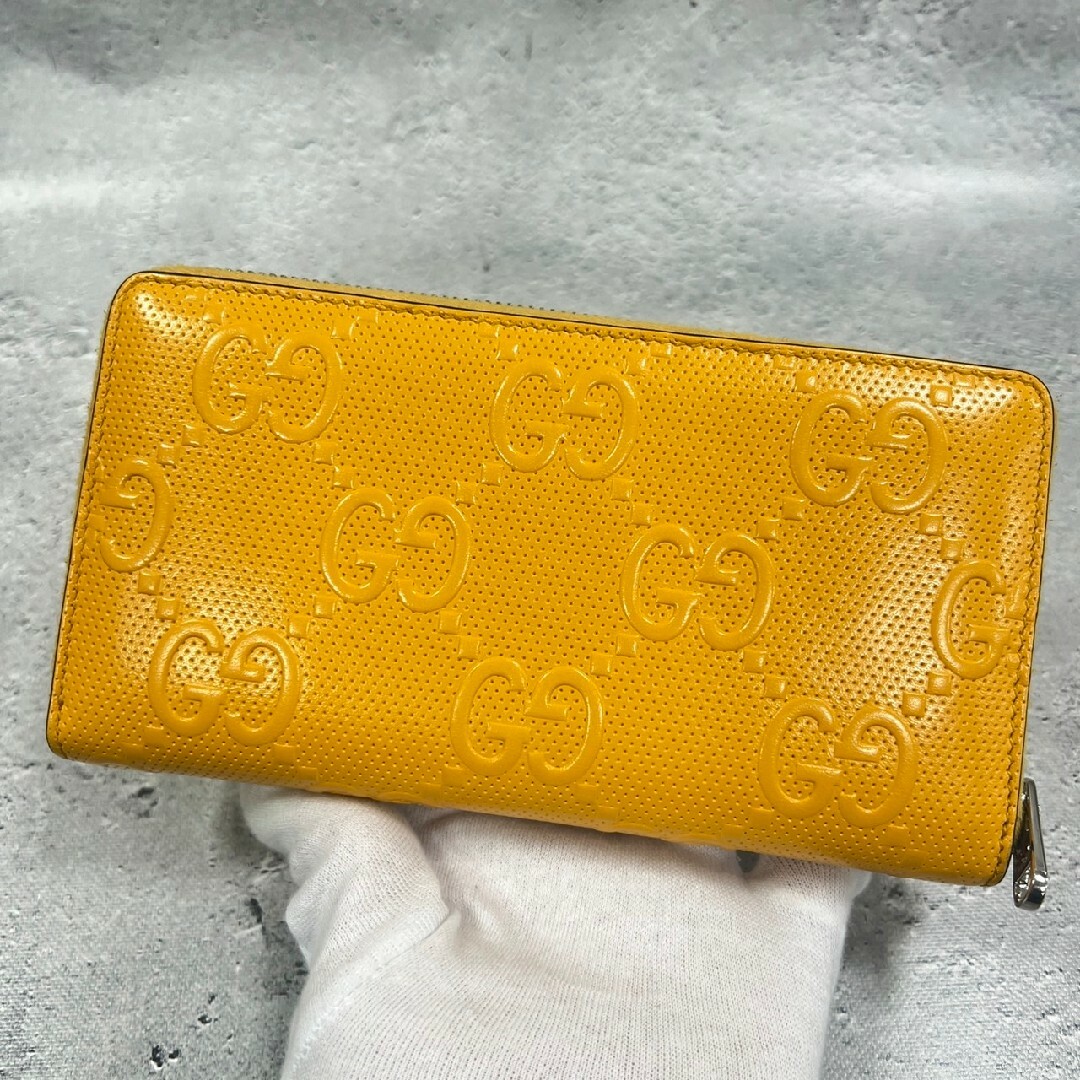 Gucci(グッチ)のグッチ GGエンボスレザー ジップアランドウォレット 長財布 イエロー ロゴ メンズのファッション小物(長財布)の商品写真