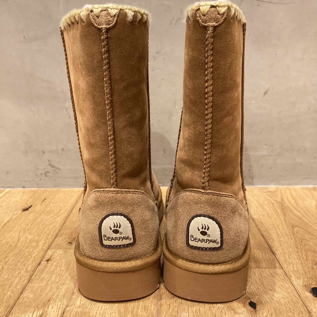 BEARPAW(ベアパウ)のBEARPAW ベアパウ エマスティッチ　ムートンブーツ　ヒッコリー  24cm レディースの靴/シューズ(ブーツ)の商品写真