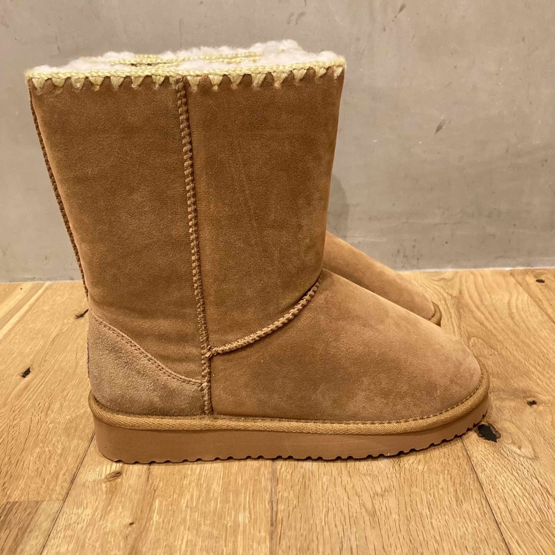 BEARPAW(ベアパウ)のBEARPAW ベアパウ エマスティッチ　ムートンブーツ　ヒッコリー  24cm レディースの靴/シューズ(ブーツ)の商品写真