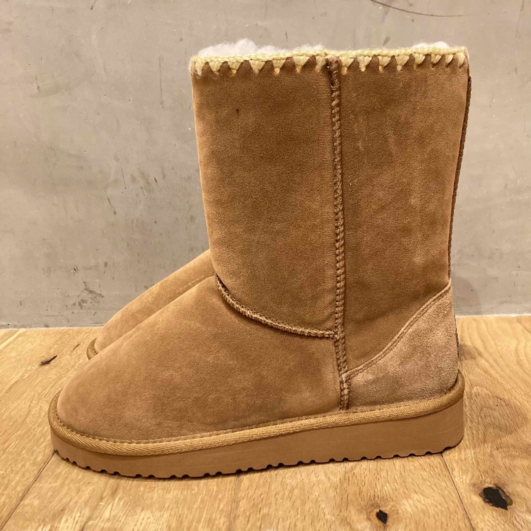 BEARPAW(ベアパウ)のBEARPAW ベアパウ エマスティッチ　ムートンブーツ　ヒッコリー  24cm レディースの靴/シューズ(ブーツ)の商品写真