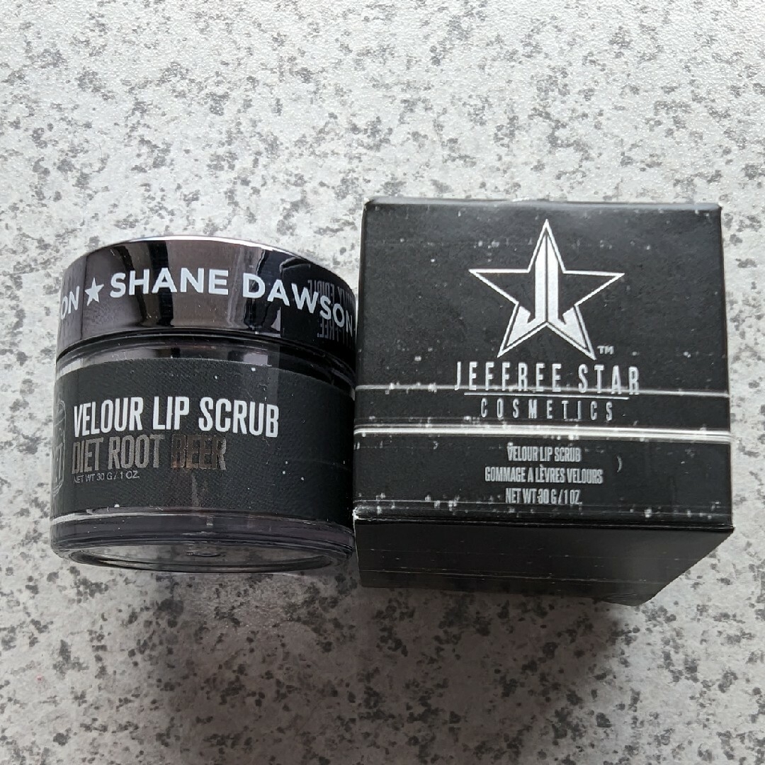 Sephora(セフォラ)のJeffree Star Cosmetics Velour Lip Scrub コスメ/美容のベースメイク/化粧品(リップグロス)の商品写真