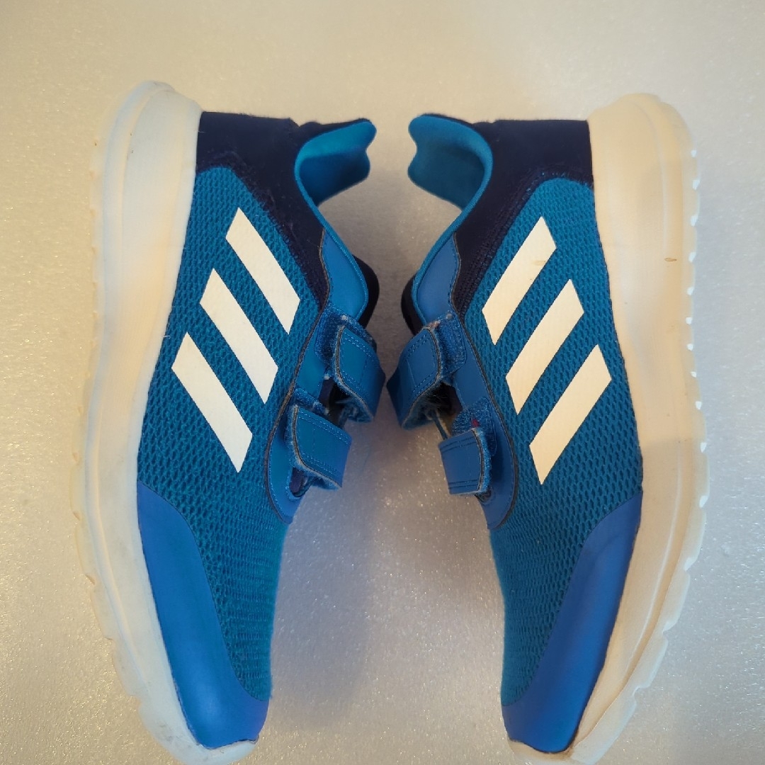 adidas(アディダス)のadidas 22.5 キッズ/ベビー/マタニティのキッズ靴/シューズ(15cm~)(スニーカー)の商品写真