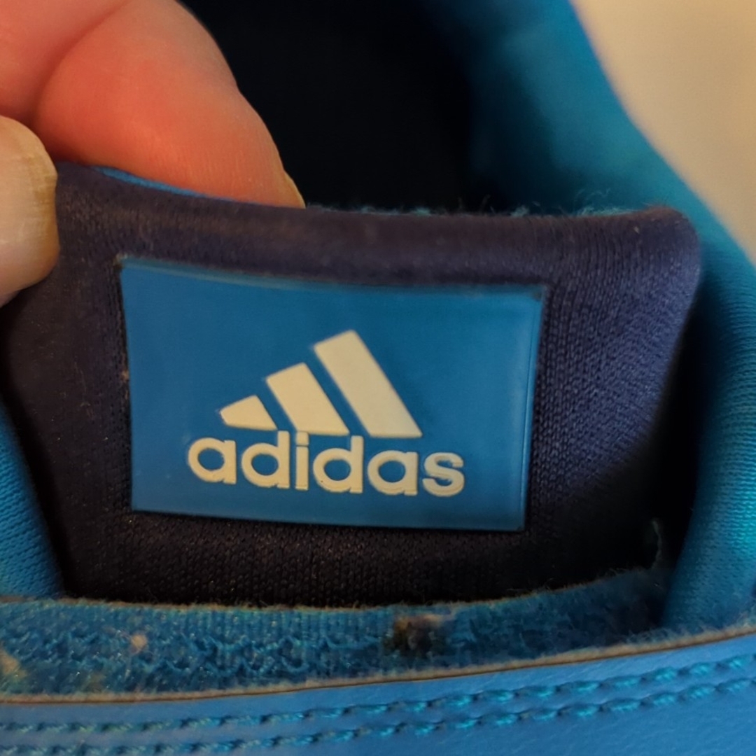 adidas(アディダス)のadidas 22.5 キッズ/ベビー/マタニティのキッズ靴/シューズ(15cm~)(スニーカー)の商品写真