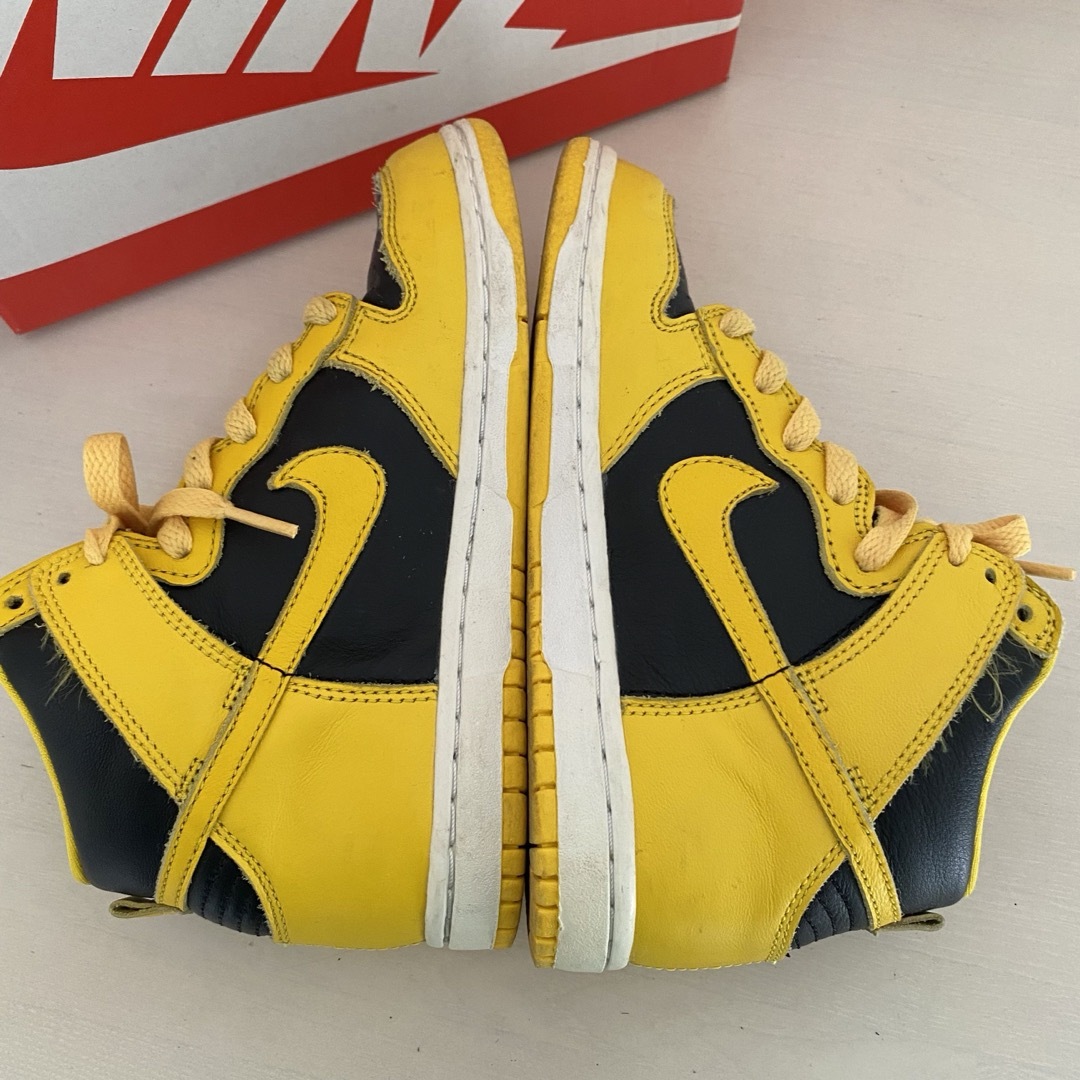 NIKE(ナイキ)のNIKE DUNK HIGH SP BLACK VARSITY MAIZE キッズ/ベビー/マタニティのキッズ靴/シューズ(15cm~)(スニーカー)の商品写真