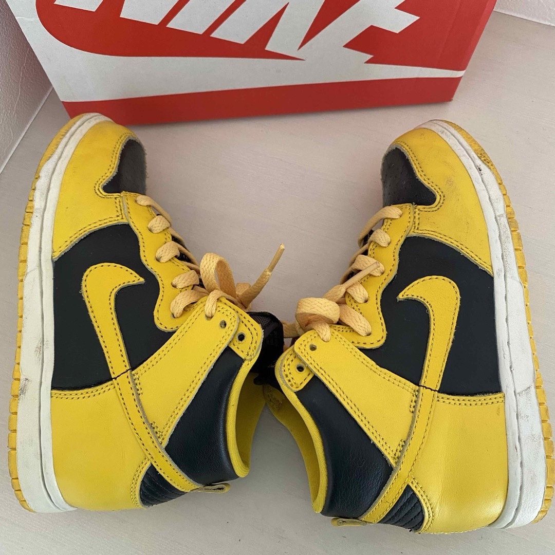 NIKE(ナイキ)のNIKE DUNK HIGH SP BLACK VARSITY MAIZE キッズ/ベビー/マタニティのキッズ靴/シューズ(15cm~)(スニーカー)の商品写真