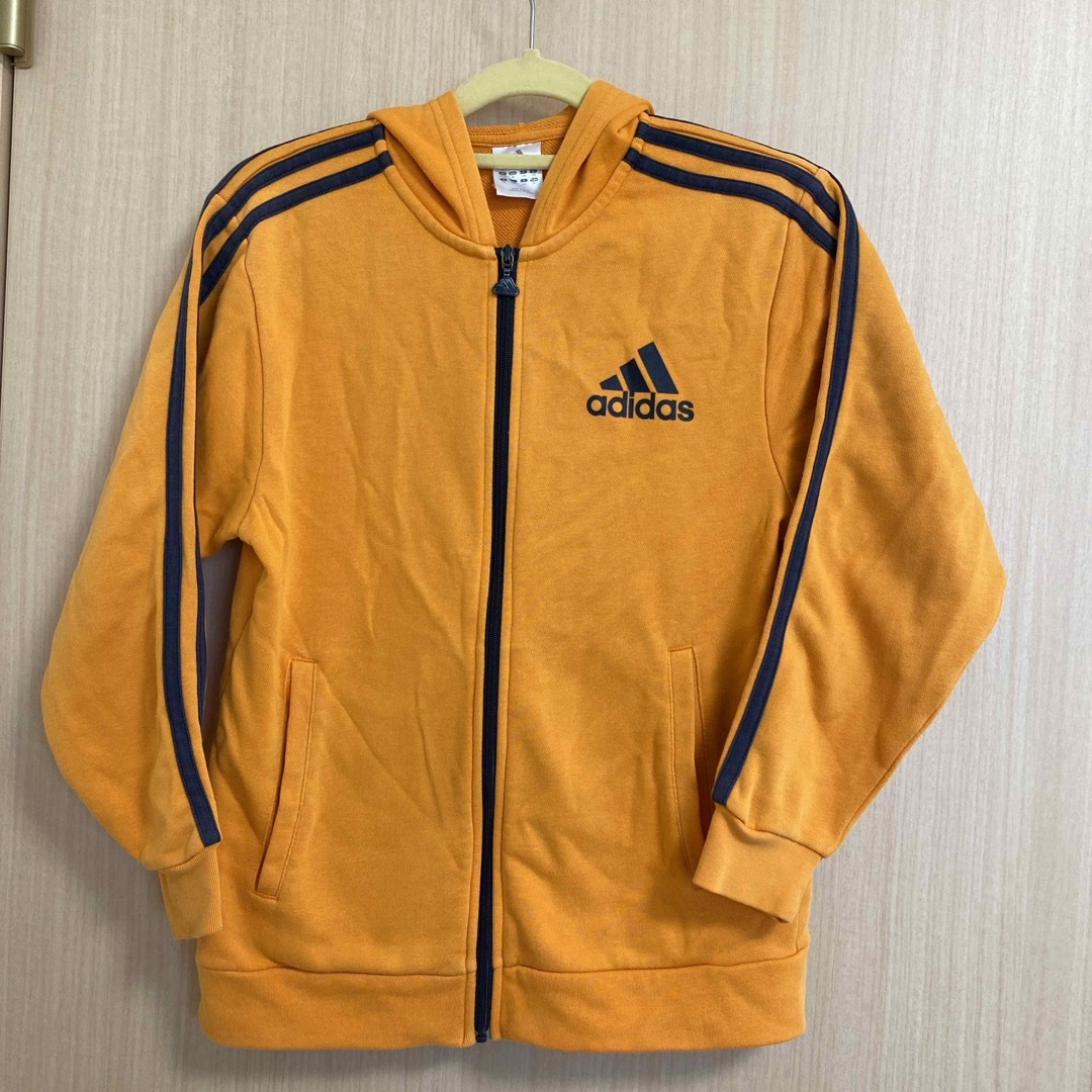 adidas(アディダス)のsize:150 adidas ジップアップ パーカー キッズ/ベビー/マタニティのキッズ服男の子用(90cm~)(ジャケット/上着)の商品写真