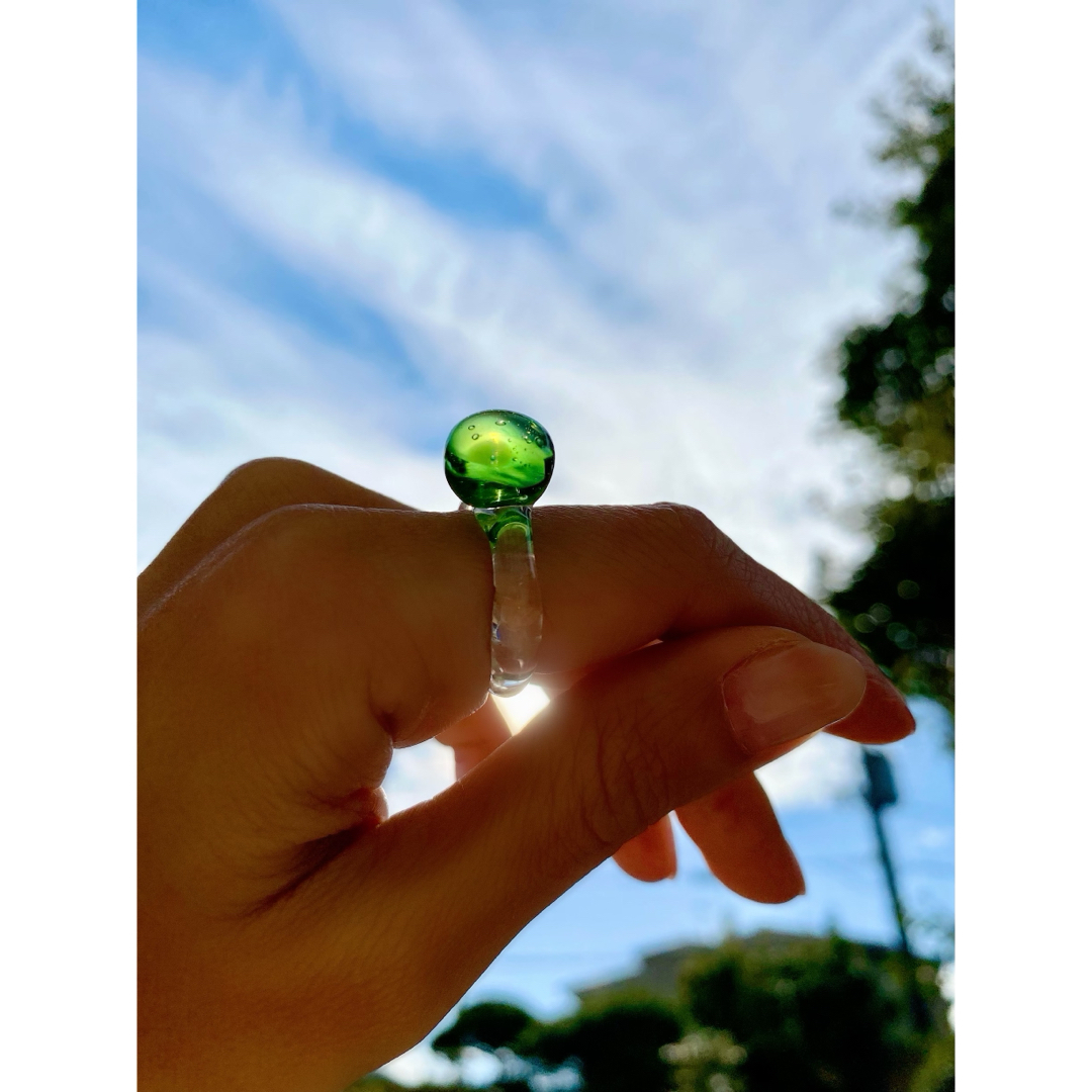 指輪　ガラス　リング　10号　11号　グリーン　クリア　透明　ガラスリング レディースのアクセサリー(リング(指輪))の商品写真