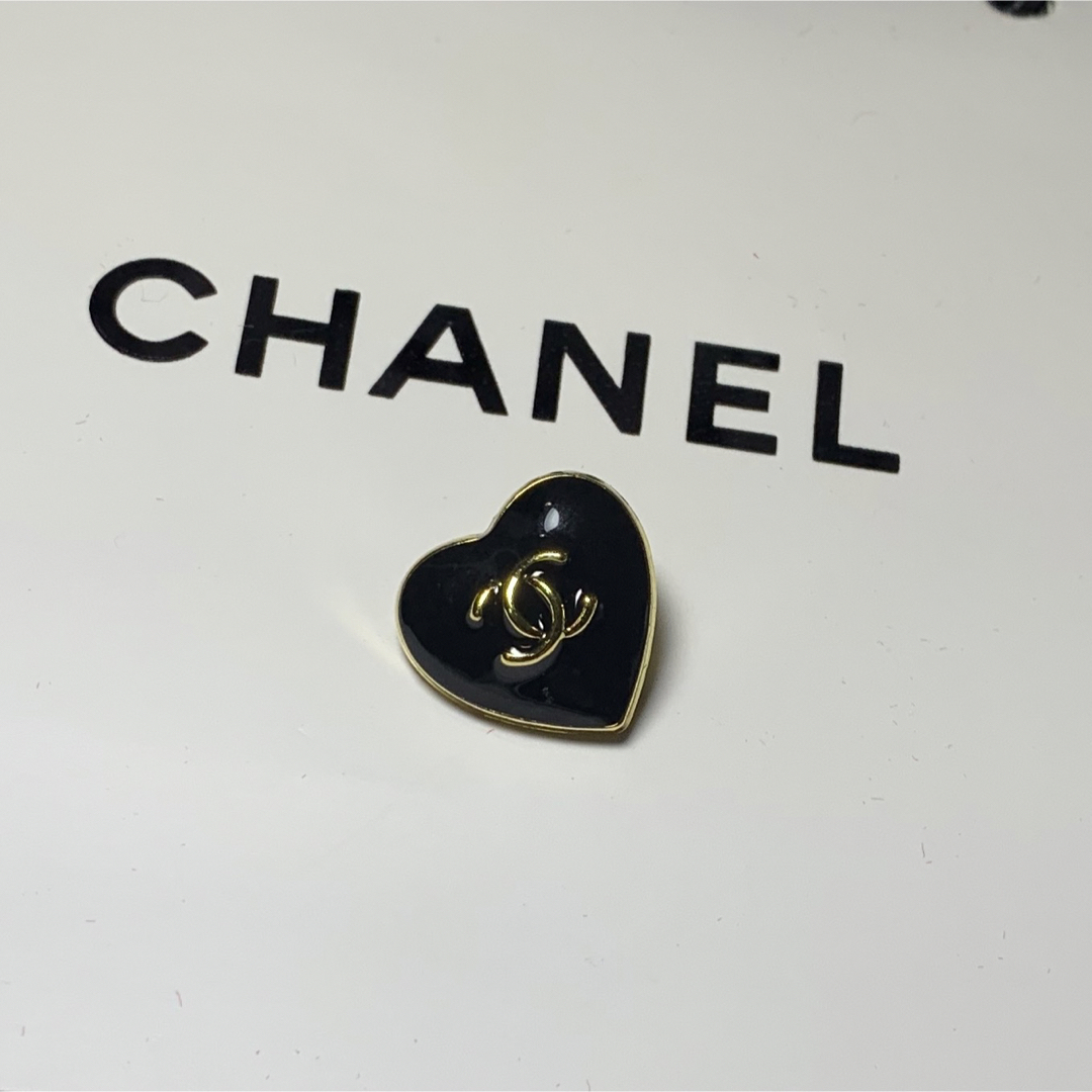 CHANEL(シャネル)のシャネル　ボタン　ヘアゴム ハンドメイドの素材/材料(各種パーツ)の商品写真