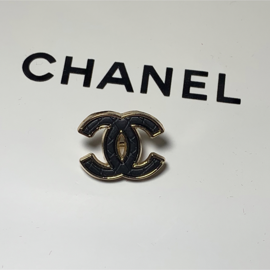 CHANEL(シャネル)のシャネル　ボタン　ヘアゴム ハンドメイドの素材/材料(各種パーツ)の商品写真