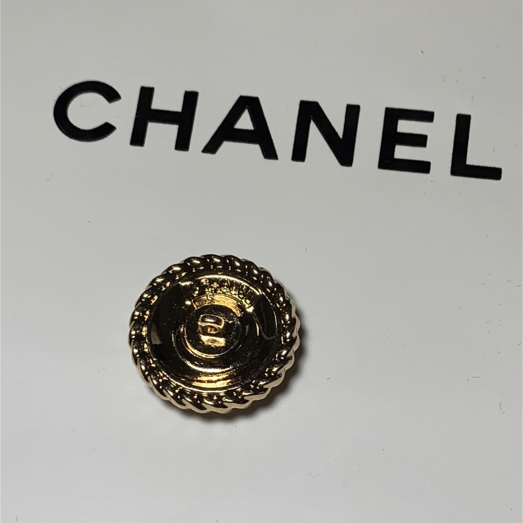 CHANEL(シャネル)のシャネル　ボタン　ヘアゴム ハンドメイドの素材/材料(各種パーツ)の商品写真