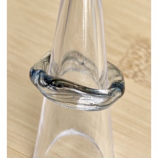 ガラスアクセサリー　指輪　リング　ガラス　透明　黒ライン　9号　(リング(指輪))
