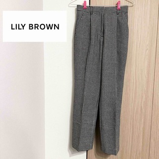 リリーブラウン(Lily Brown)の《美品》LILY BROWN ストレートチェックタックパンツ(カジュアルパンツ)