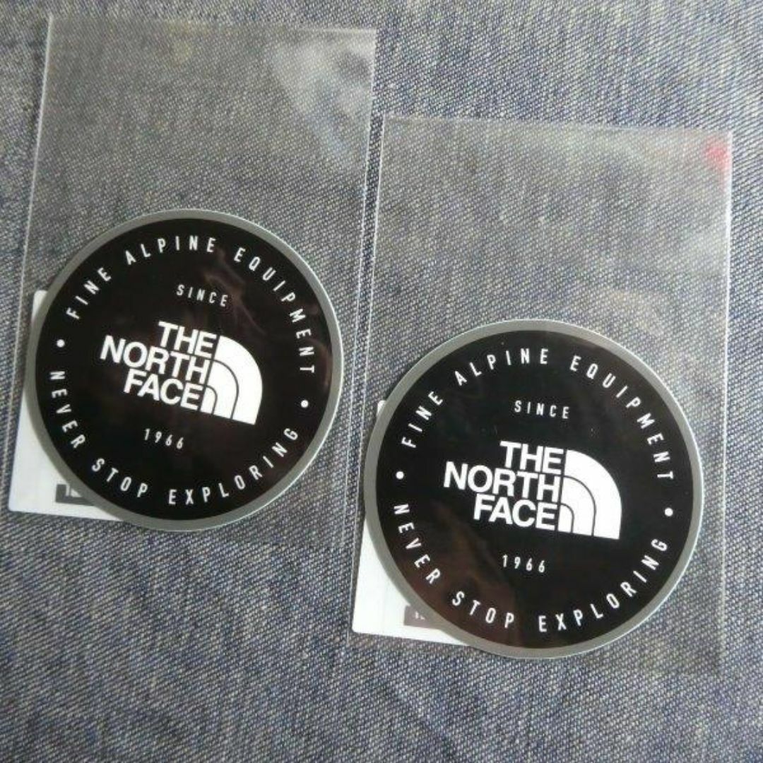 THE NORTH FACE(ザノースフェイス)の2枚セット ステッカー NN32348 FA 未使用 ノースフェイス 自動車/バイクの自動車(車外アクセサリ)の商品写真