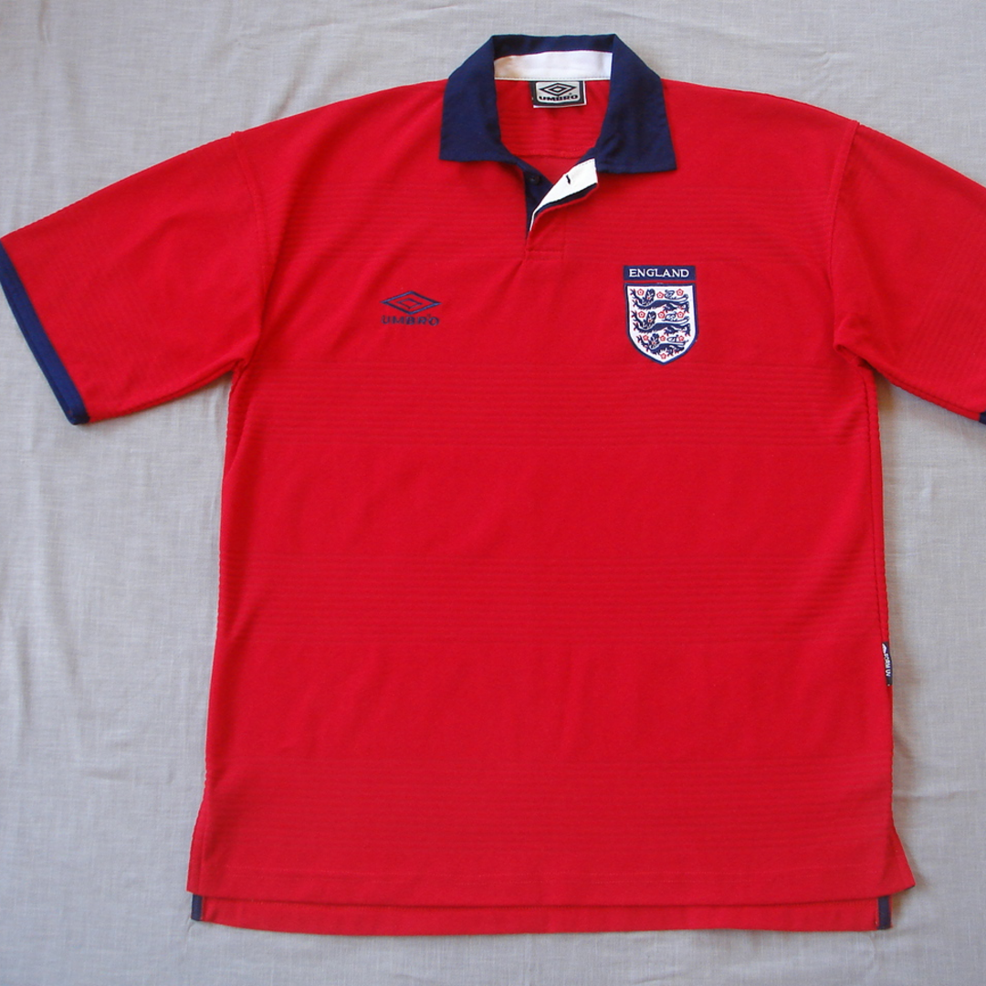UMBRO(アンブロ)のイングランド代表 2000 アウェイ UMBRO ユニフォーム スポーツ/アウトドアのサッカー/フットサル(ウェア)の商品写真