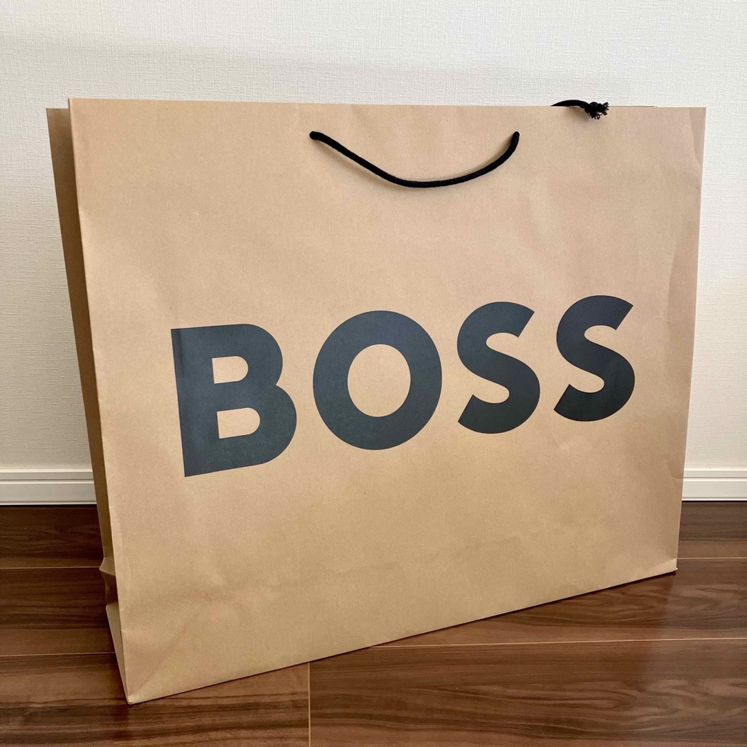 BOSS(ボス)の美品）BOSS 紙袋　特大 レディースのバッグ(ショップ袋)の商品写真