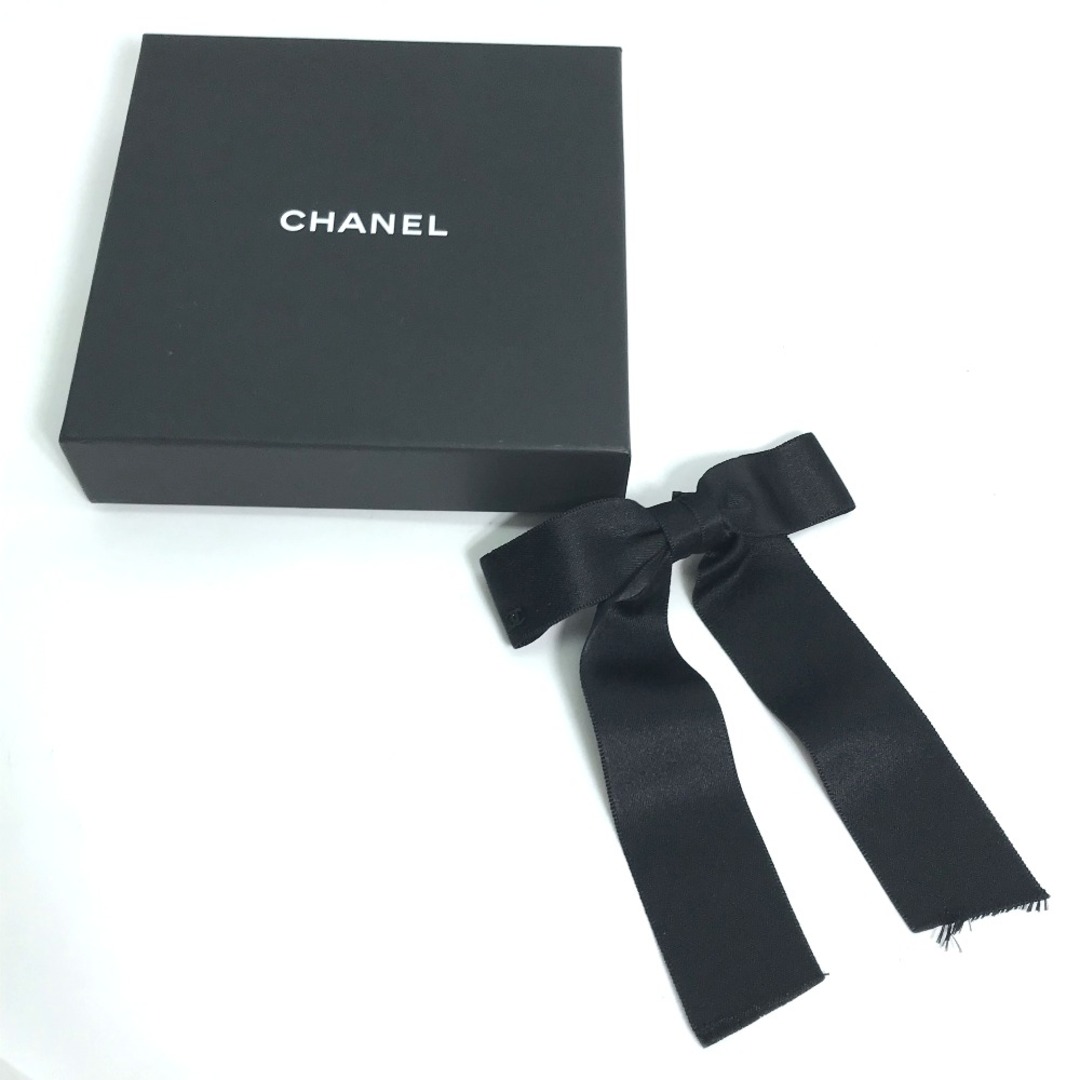 CHANEL(シャネル)のシャネル CHANEL ヘアアクセサリー リボン りぼん CC ココマーク 19K バレッタ シルク ブラック レディースのヘアアクセサリー(バレッタ/ヘアクリップ)の商品写真