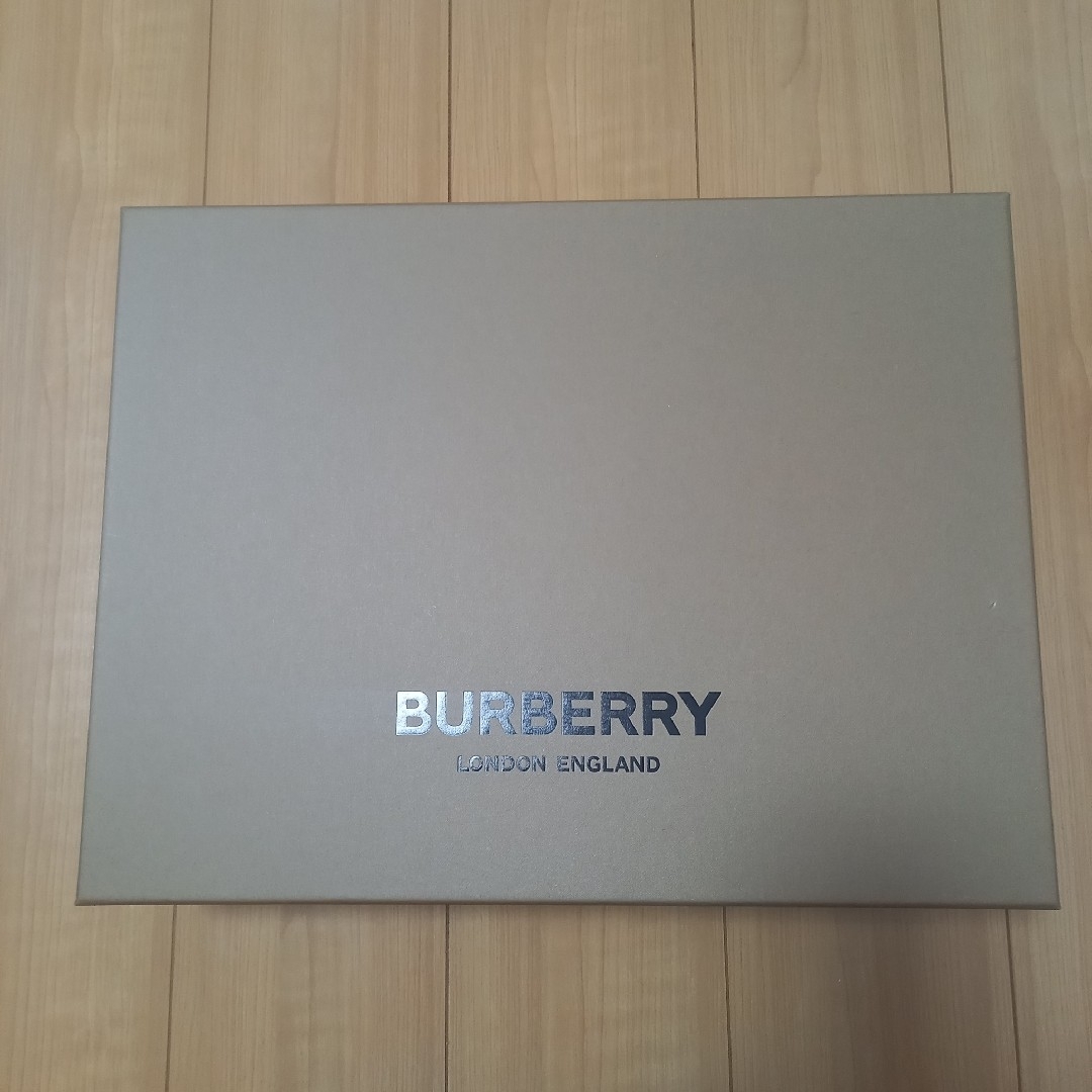 BURBERRY(バーバリー)のバーバリー BURBERRY 箱　空箱　美品 レディースのバッグ(ショップ袋)の商品写真