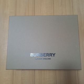 バーバリー(BURBERRY)のバーバリー BURBERRY 箱　空箱　美品(ショップ袋)