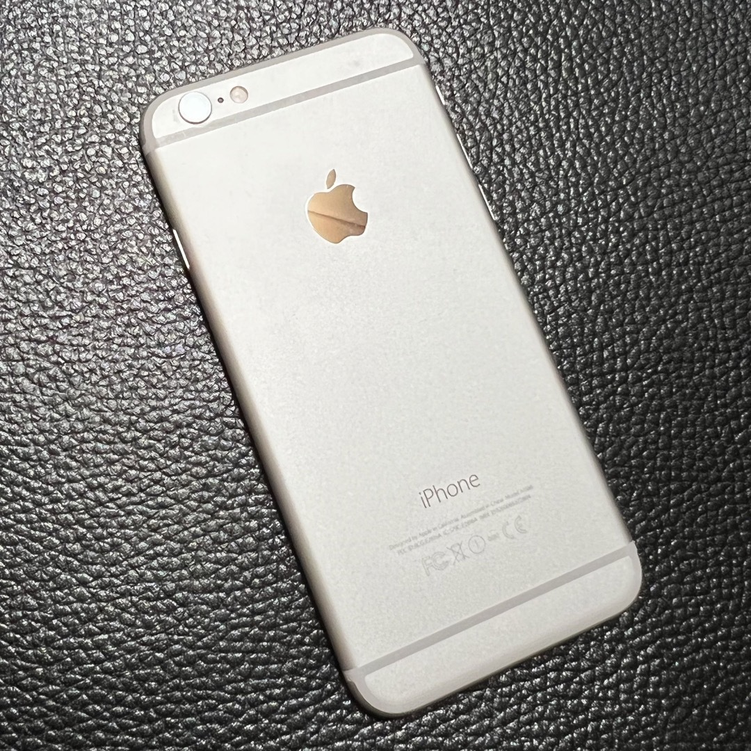Apple(アップル)のApple iPhone6  シルバー 16GB  AU スマホ/家電/カメラのスマートフォン/携帯電話(スマートフォン本体)の商品写真