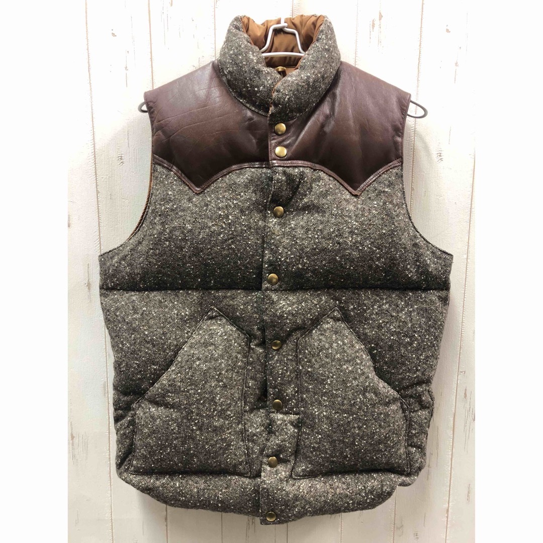 Rocky Mountain Featherbed(ロッキーマウンテンフェザーベッド)のロッキーマウンテンフェザーベッド CHRISTY BEST ダウンベスト メンズのジャケット/アウター(ダウンベスト)の商品写真