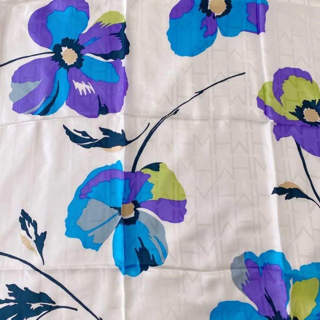 HANAE MORI - 新品 ハナエモリ スカーフ シルク 大判 花 ロゴ HANAE MORI - 新品 ハナエモリ スカーフ シルク 大判 花 ロゴ