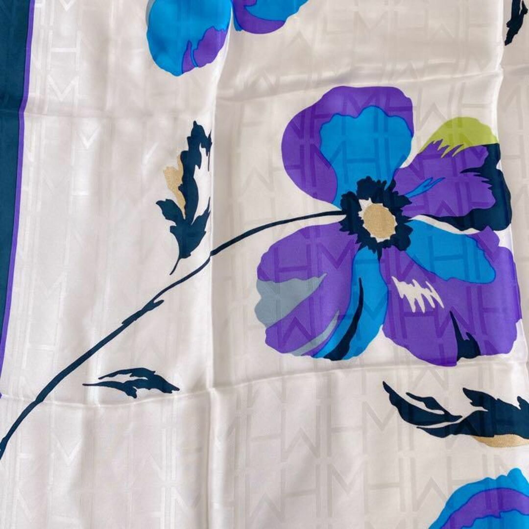 HANAE MORI - 新品 ハナエモリ スカーフ シルク 大判 花 ロゴ HANAE MORI - 新品 ハナエモリ スカーフ シルク 大判 花 ロゴ