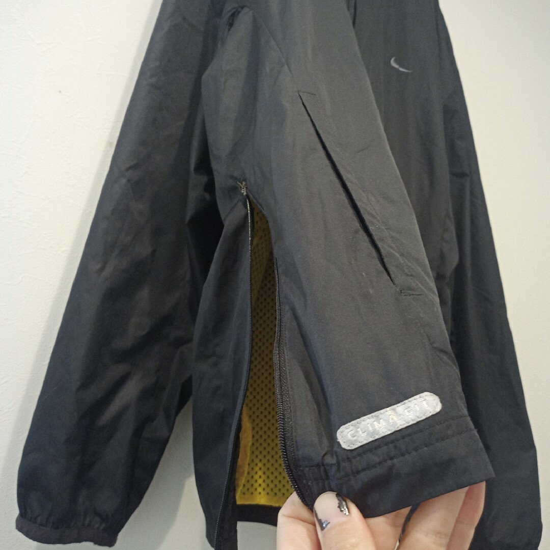 NIKE(ナイキ)のナイキ　クライマフィット　ナイロンジャケット　サイズL メンズのジャケット/アウター(ナイロンジャケット)の商品写真