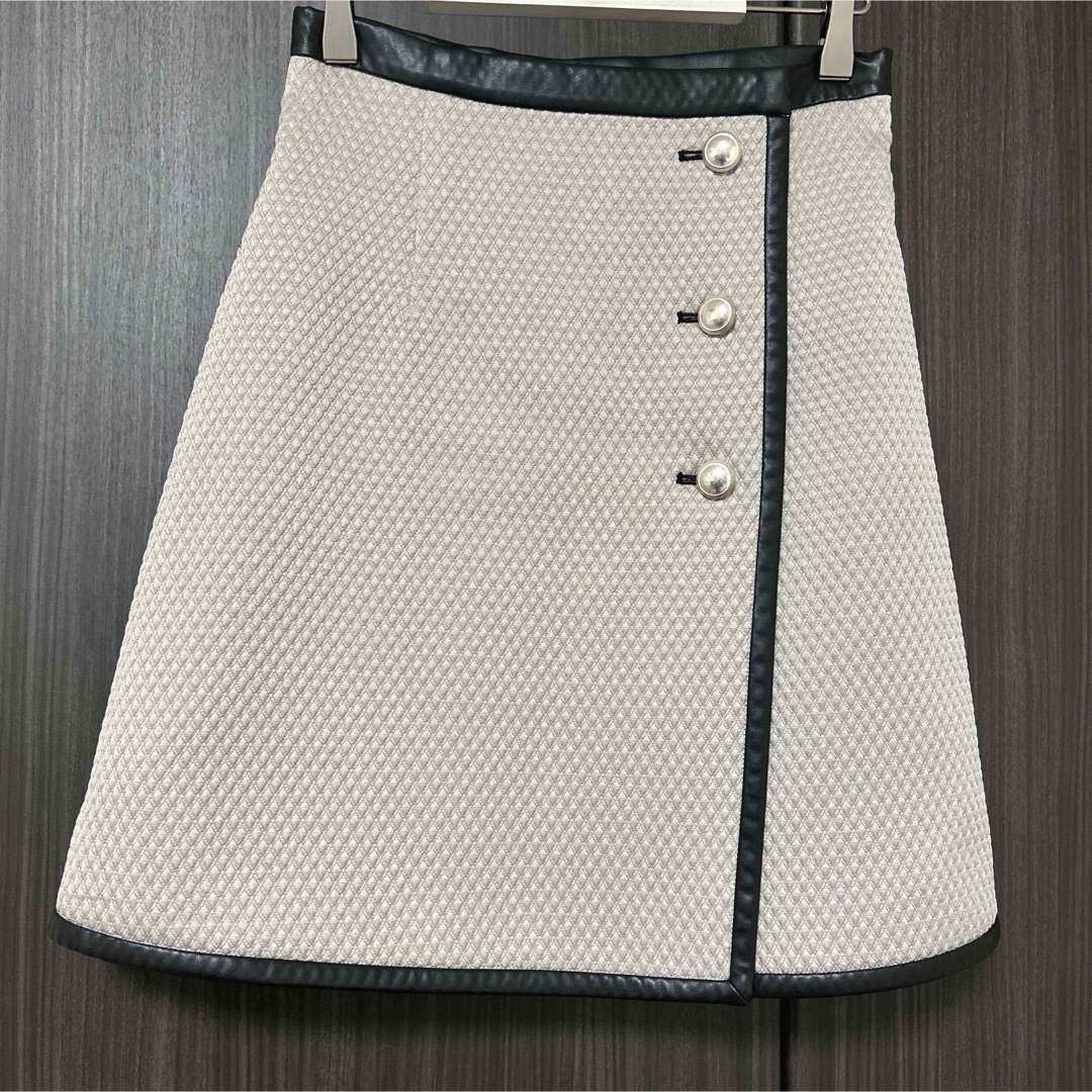 LOVELESS(ラブレス)のLOVELESS リバーシブル　レザースカート　キルティング レディースのスカート(ひざ丈スカート)の商品写真