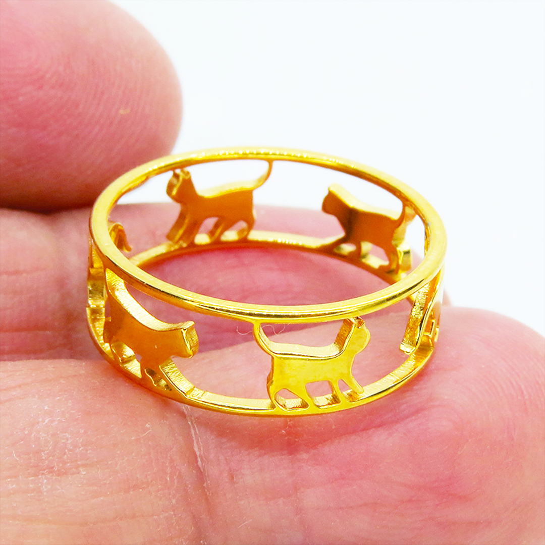 ゴールドカラー ステンレス製 歩く猫シルエットが連なる大人可愛いリング 16号  ハンドメイドのアクセサリー(リング)の商品写真